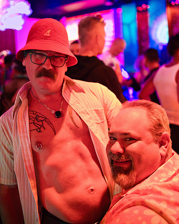 R6__7643